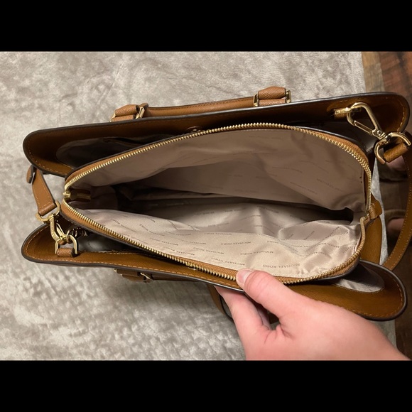 Michael Kors Large Handbag - Picture 4 of 7